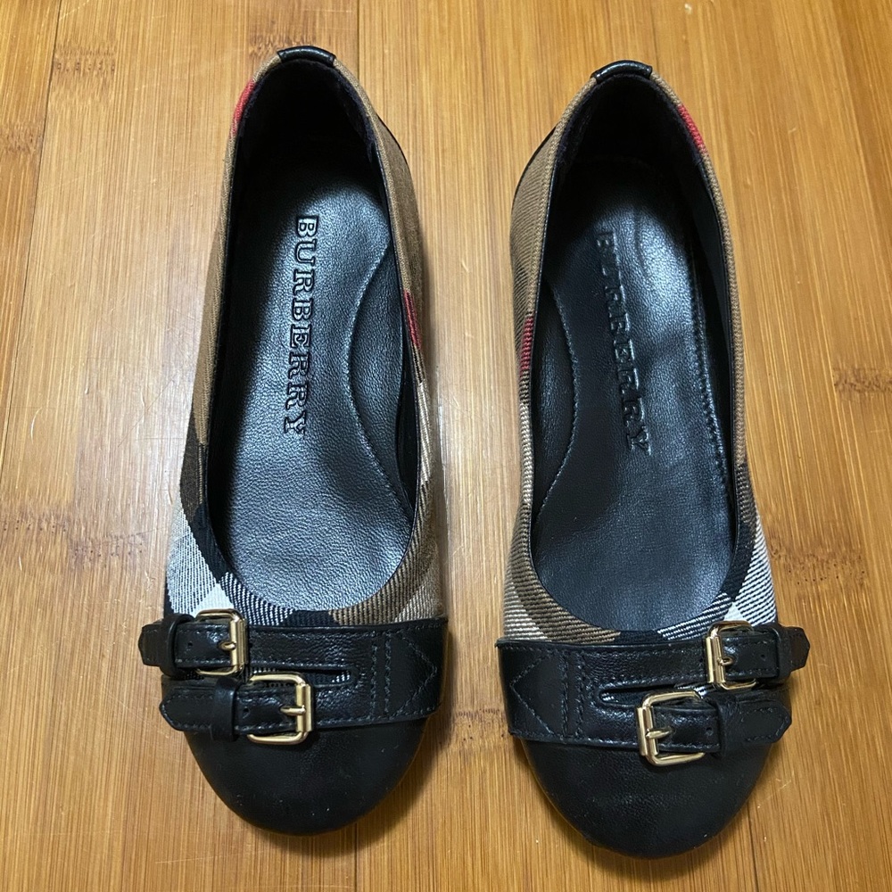 ❌SOLD❌Authentic Burberry Kid flats 28